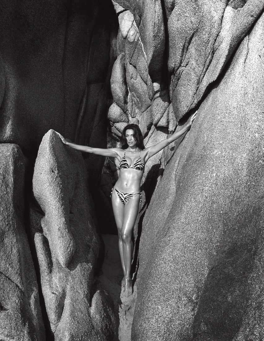 20-36_1_342_1vannessa_in_cave